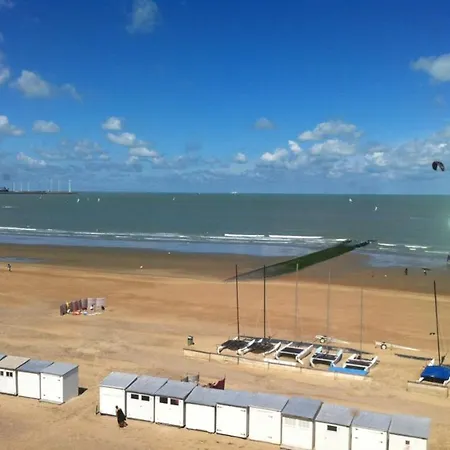 Sur La Digue A Knokke-duinbergen Knokke-Heist